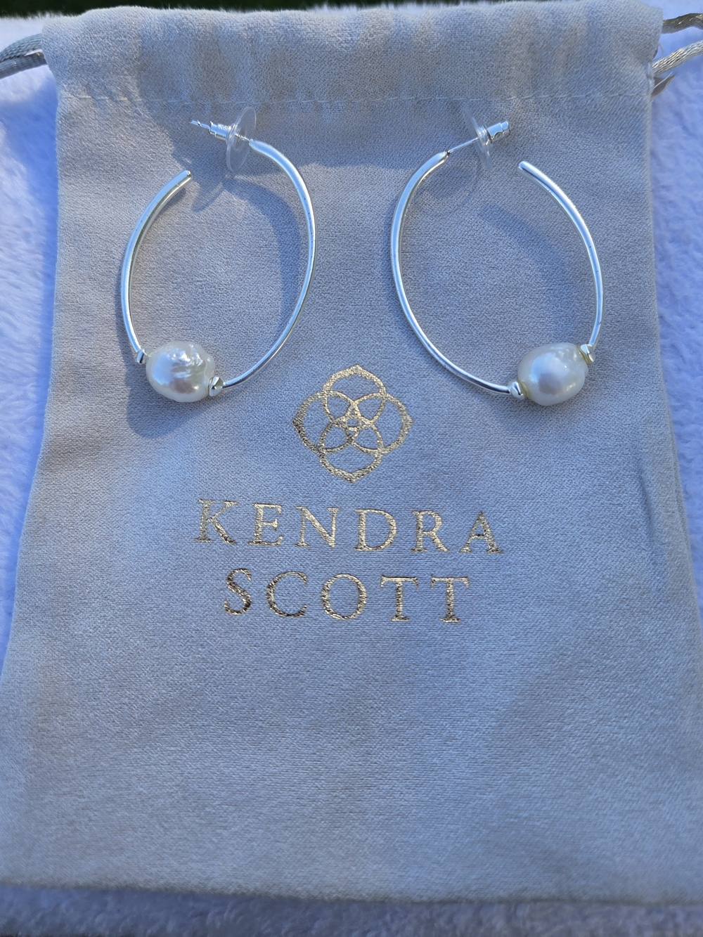 Kendra Scott Willa Silver Hoop Earrings with Freshwater Pearls & Bag